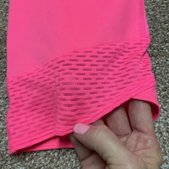 Under Armour Heat Gear Large Breast Cancer Compression Capri Leggings Pink - Picture 5 of 10